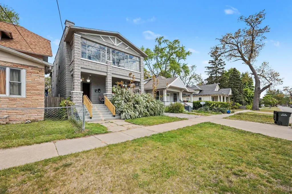 66 E Isabella Avenue Muskegon City MI 49442