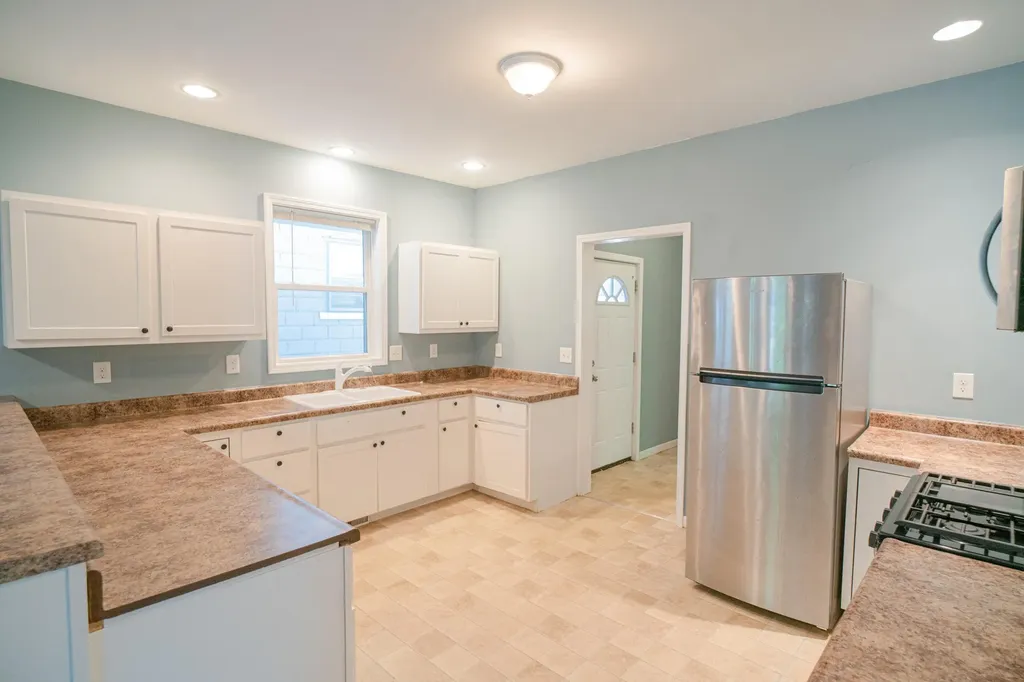 66 E Isabella Avenue Muskegon City MI 49442