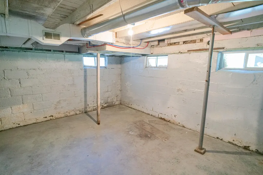 66 E Isabella Avenue Muskegon City MI 49442