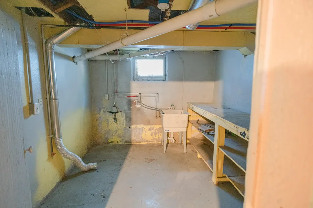 66 E Isabella Avenue Muskegon City MI 49442