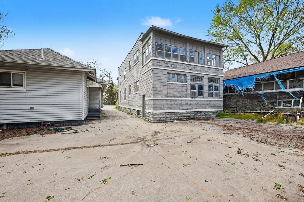 66 E Isabella Avenue Muskegon City MI 49442