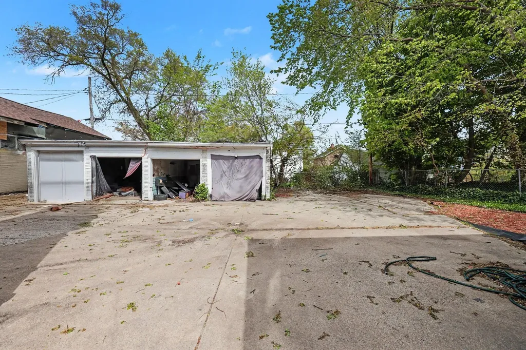 66 E Isabella Avenue Muskegon City MI 49442