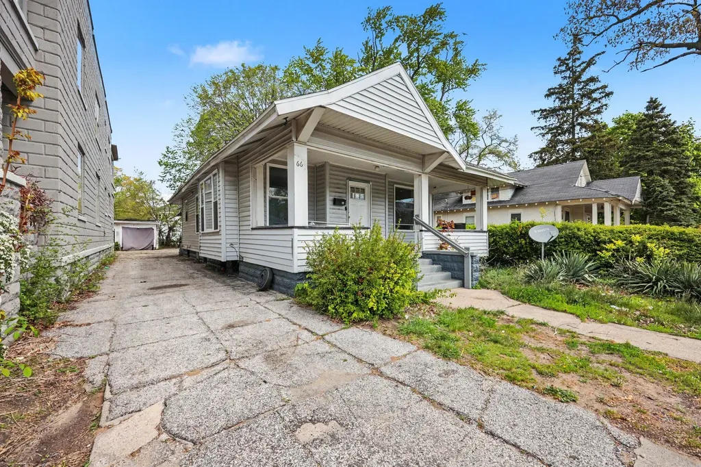 66 E Isabella Avenue Muskegon City MI 49442