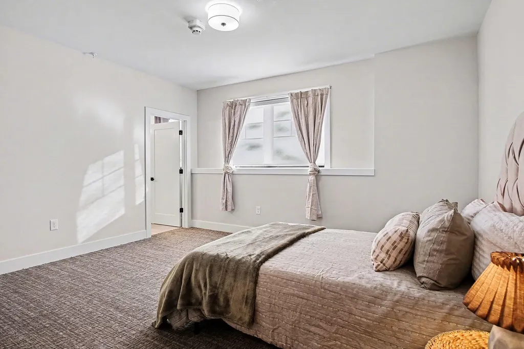 826 Fairview Avenue NE Grand Rapids City MI 49503