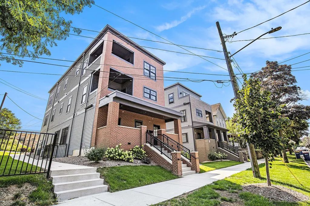 826 Fairview Avenue NE Grand Rapids City MI 49503