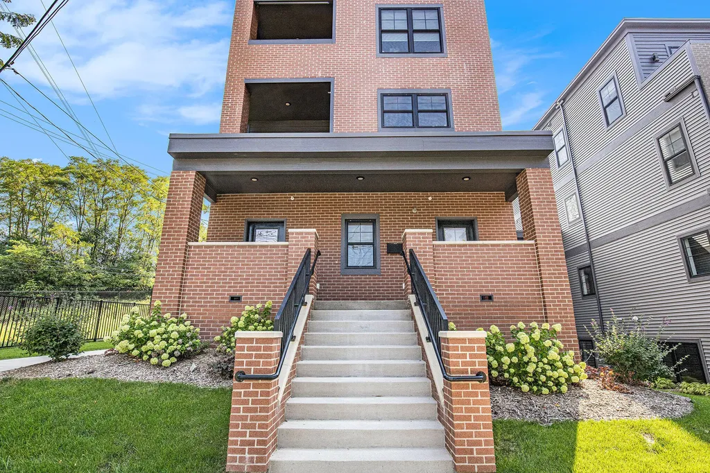826 Fairview Avenue NE Grand Rapids City MI 49503