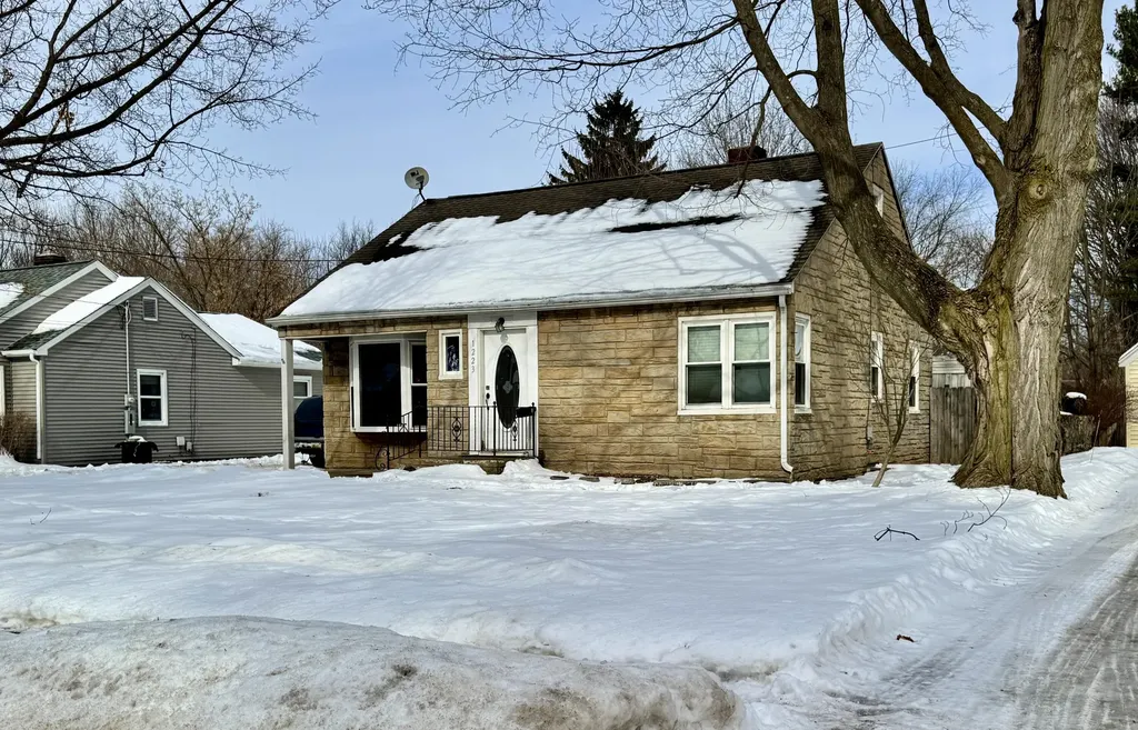 1223 Parchmount Avenue Parchment City MI 49004
