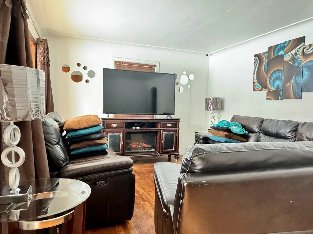1223 Parchmount Avenue Parchment City MI 49004