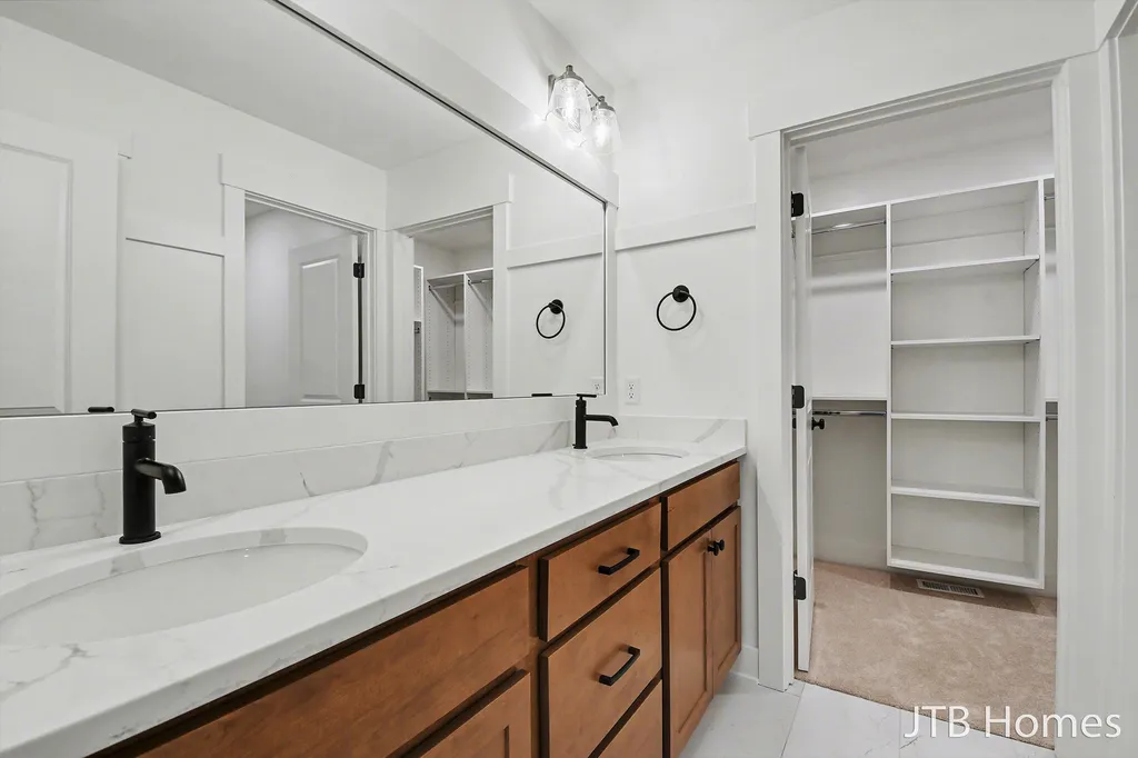5940 Valley Point Drive SE Caledonia Township MI 49316