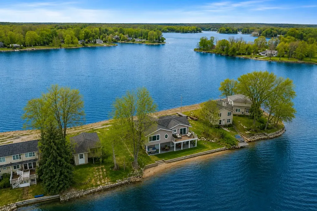 7896 Bay Meadow Morton Township MI 49346