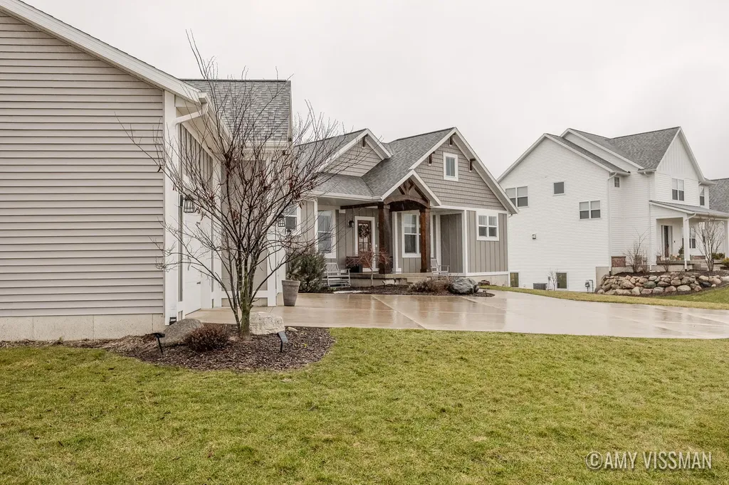 3822 Cherry Blossom Drive NE Cannon Township MI 49301