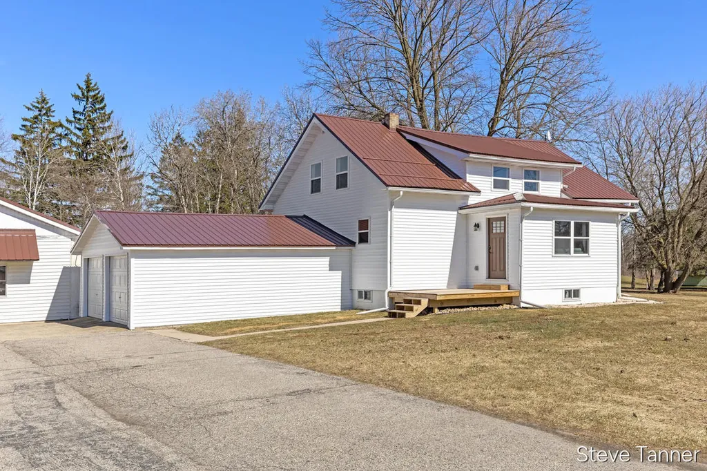 5423 E Howard City-edmore Home Township MI 48829