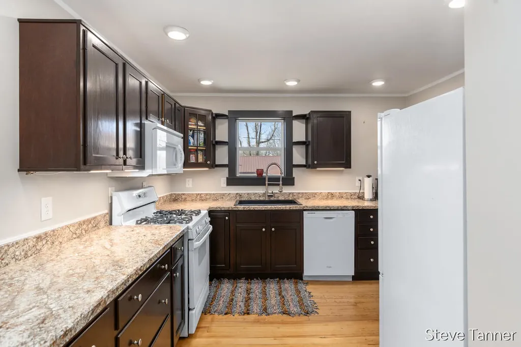 5423 E Howard City-edmore Home Township MI 48829