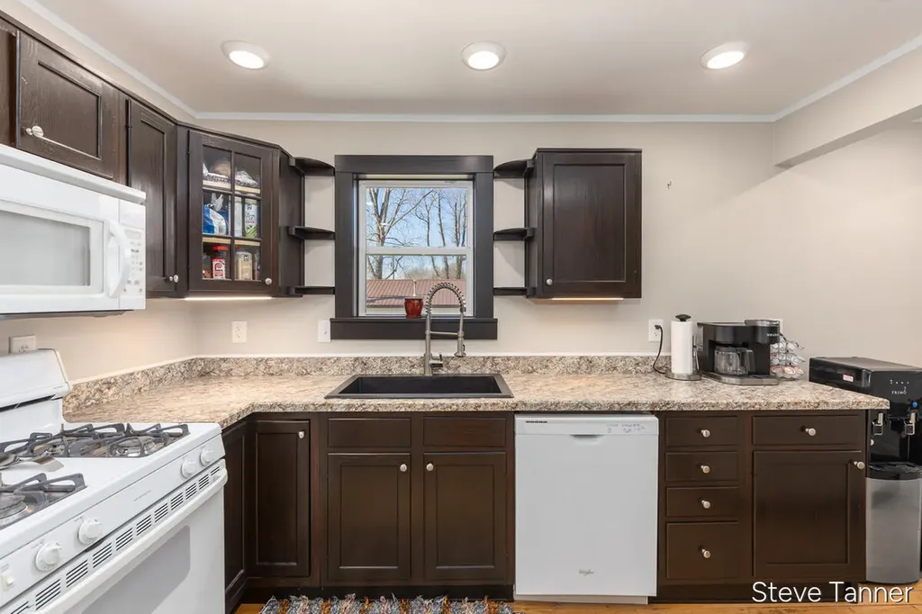 5423 E Howard City-edmore Home Township MI 48829