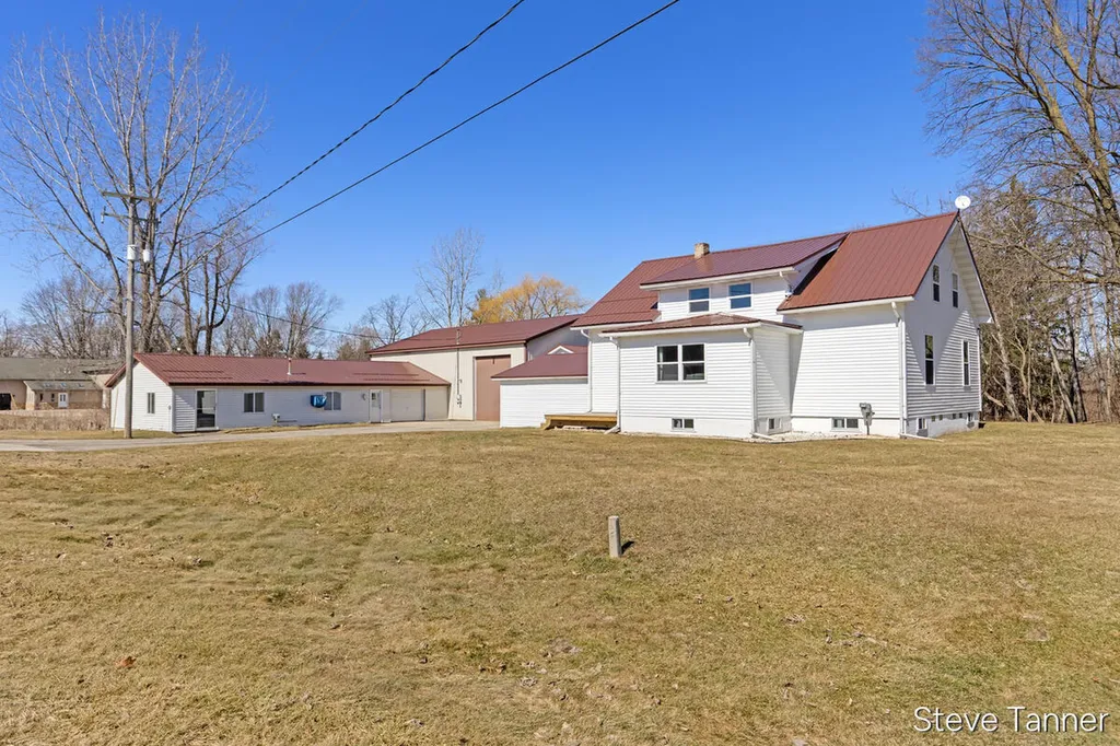 5423 E Howard City-edmore Home Township MI 48829