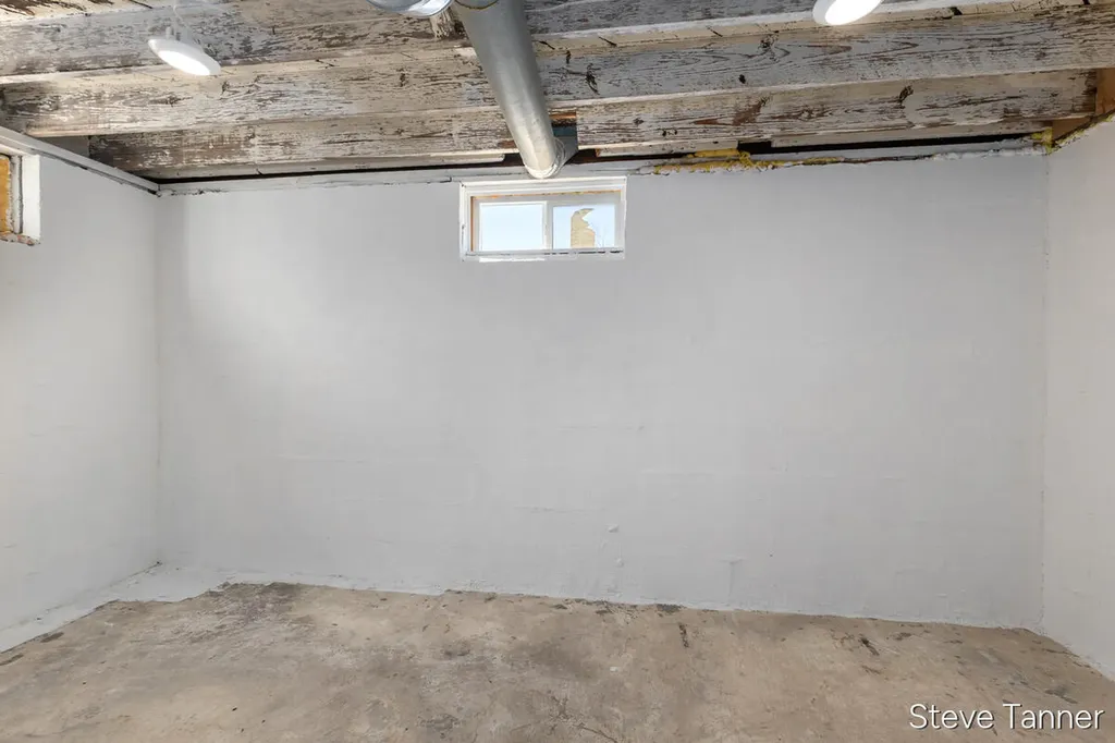 5423 E Howard City-edmore Home Township MI 48829