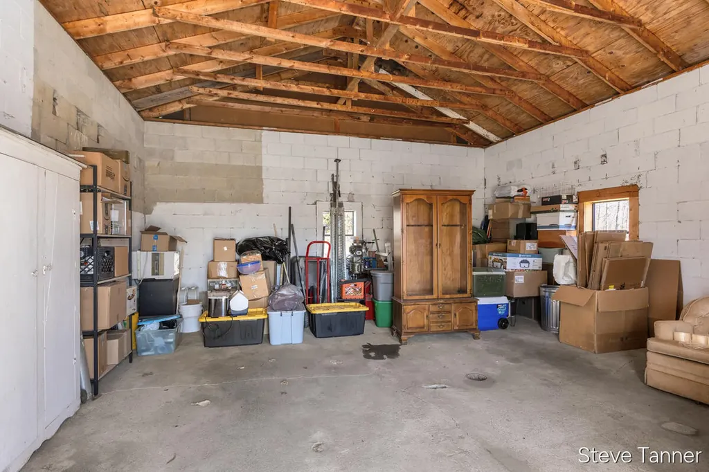 5423 E Howard City-edmore Home Township MI 48829
