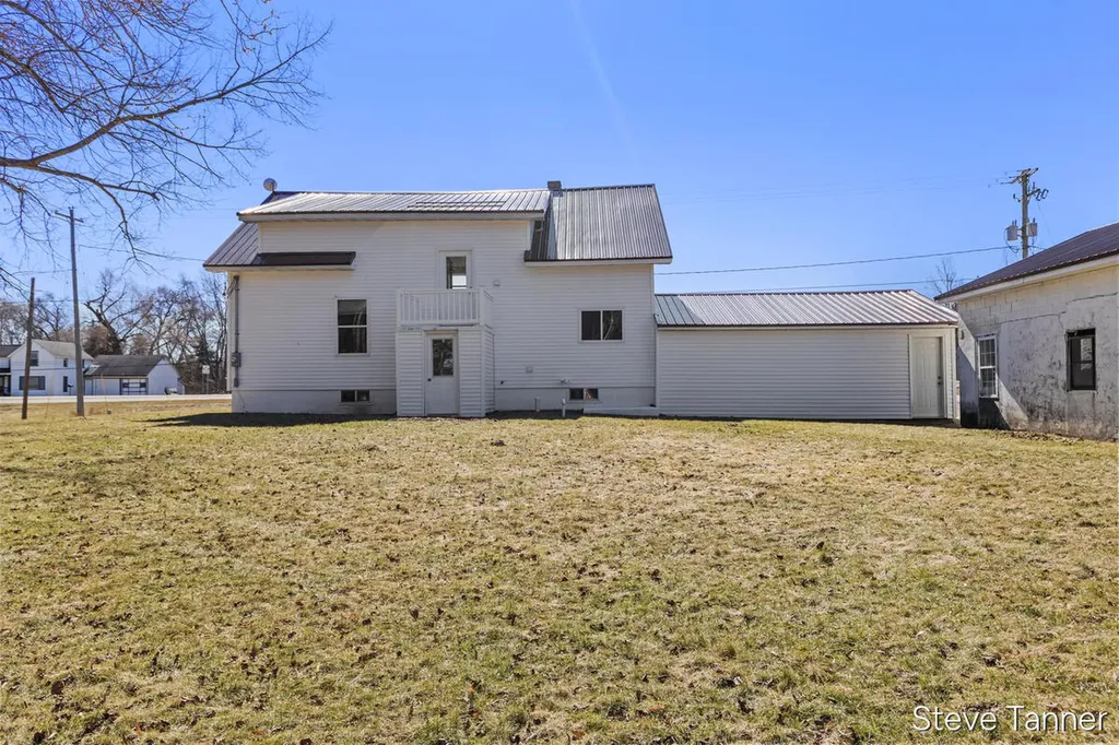 5423 E Howard City-edmore Home Township MI 48829