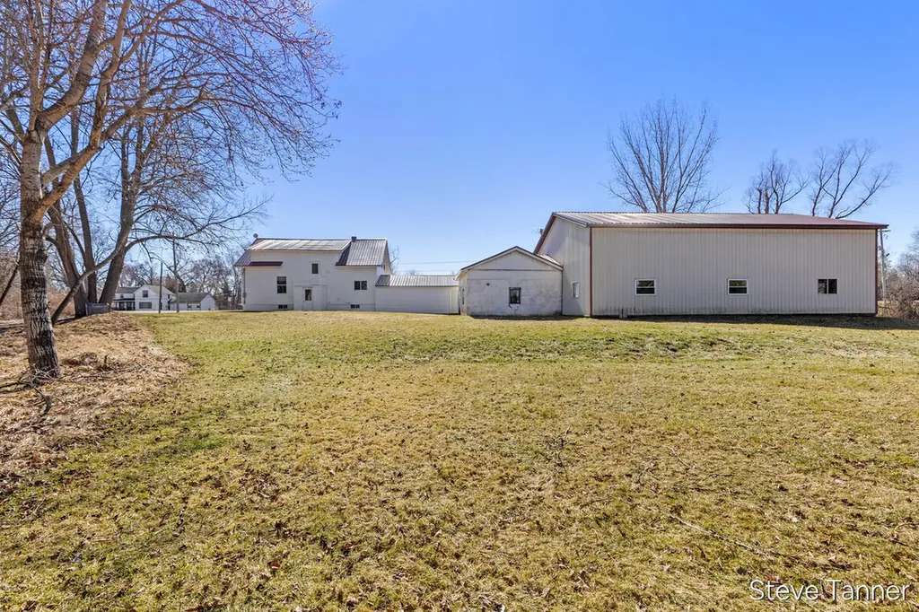5423 E Howard City-edmore Home Township MI 48829