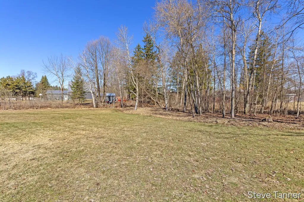 5423 E Howard City-edmore Home Township MI 48829
