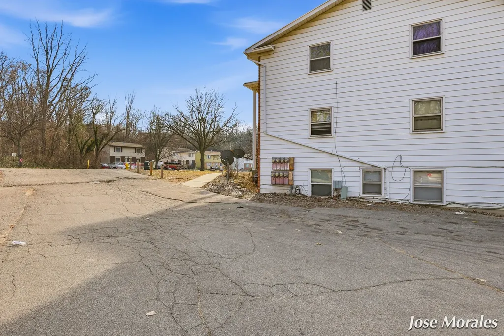1833 Prairie Parkway SW Wyoming City MI 49519