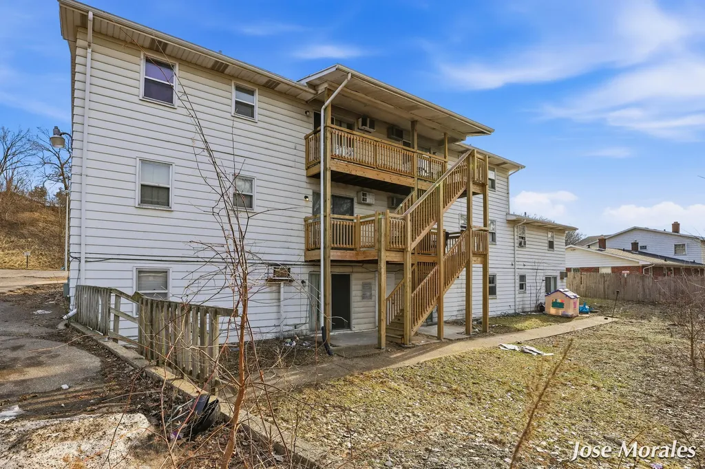 1833 Prairie Parkway SW Wyoming City MI 49519