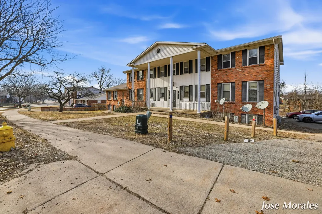 1833 Prairie Parkway SW Wyoming City MI 49519