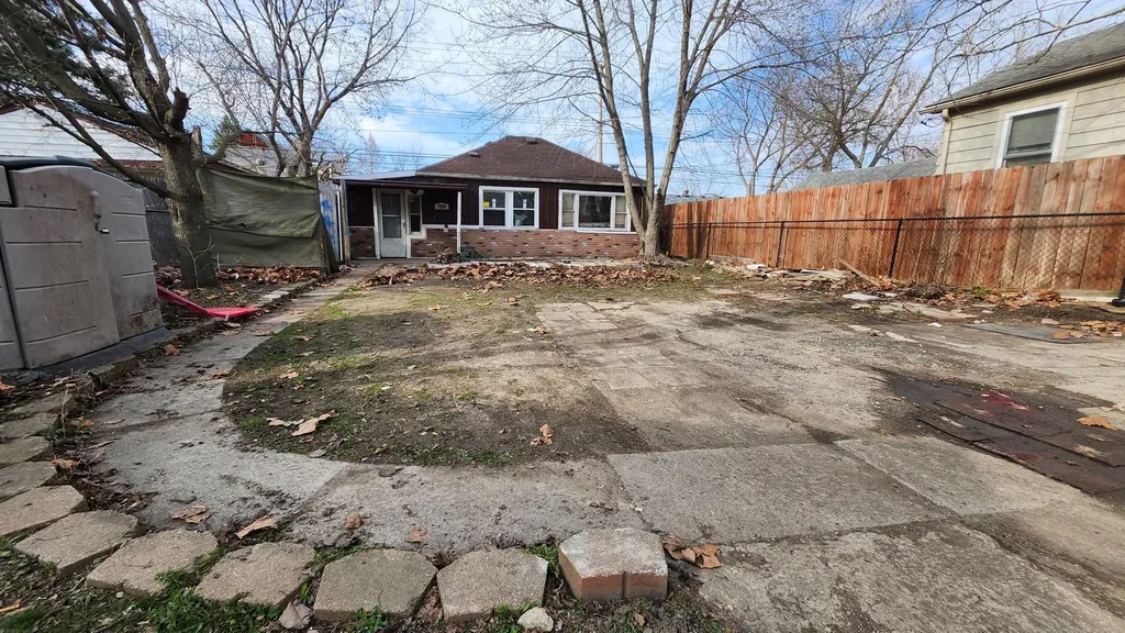 7559 Toepfer Road Warren City MI 48091