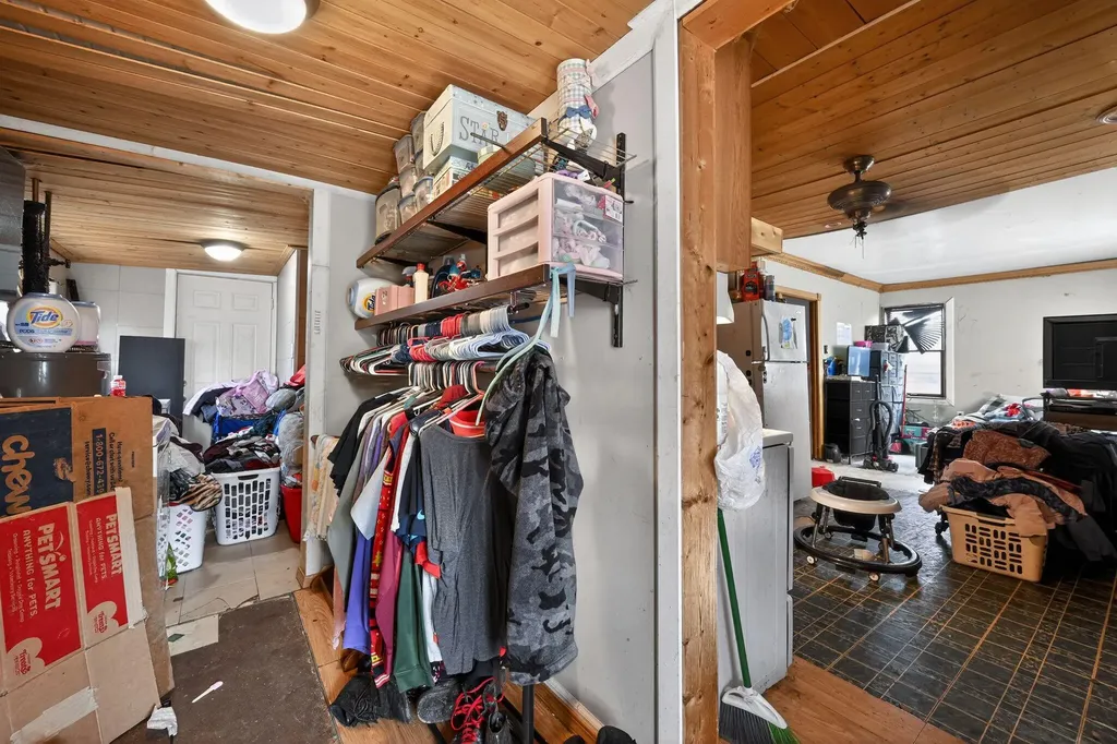 7559 Toepfer Road Warren City MI 48091