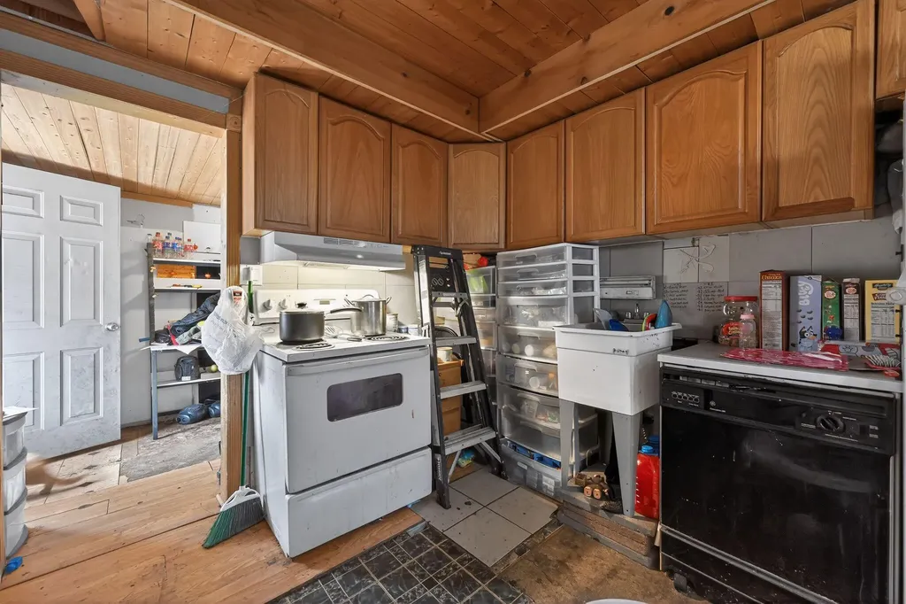 7559 Toepfer Road Warren City MI 48091