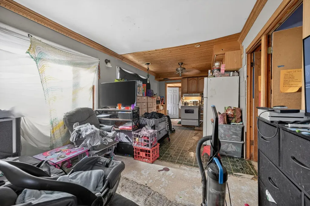 7559 Toepfer Road Warren City MI 48091