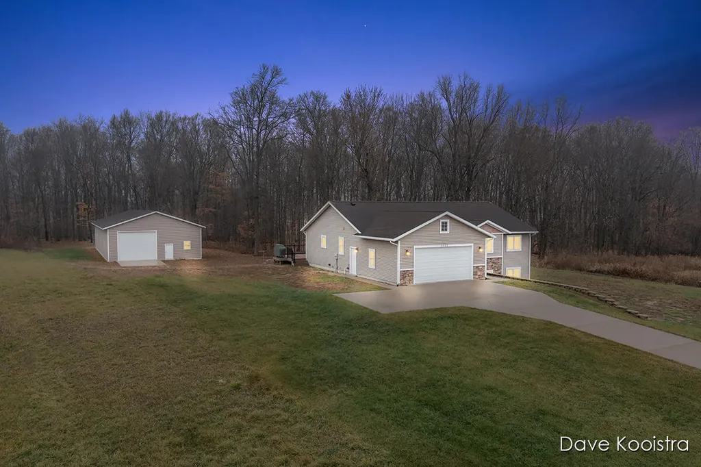 3905 Sunset View Leighton Township MI 49348