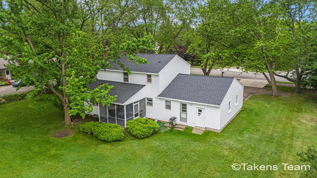 4223 Burton Street SE Kentwood City MI 49546