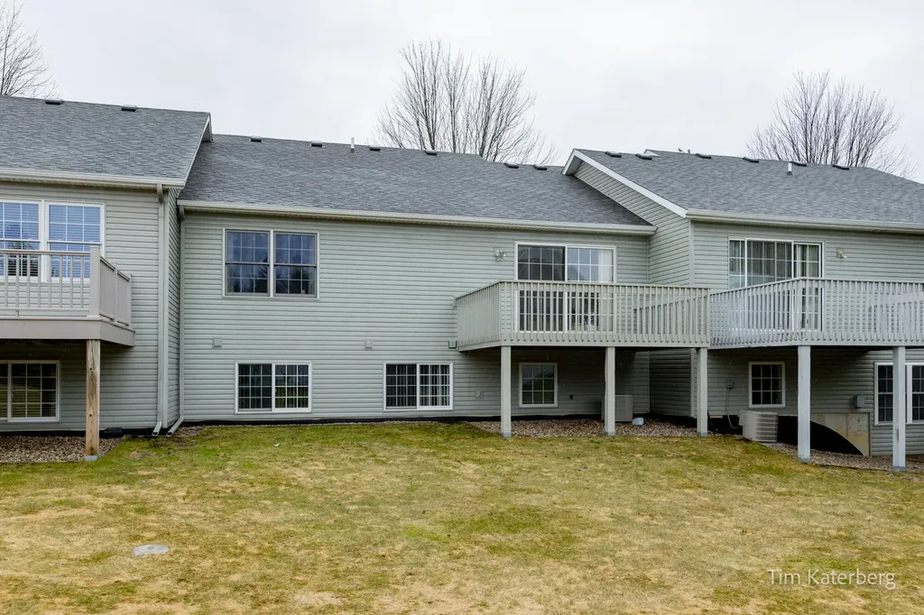 2940 Bentbrooke Drive Holland Charter Township MI 49424