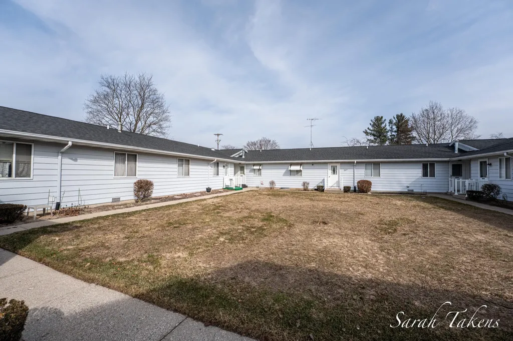5640 Leisure South Drive SE Kentwood City MI 49548
