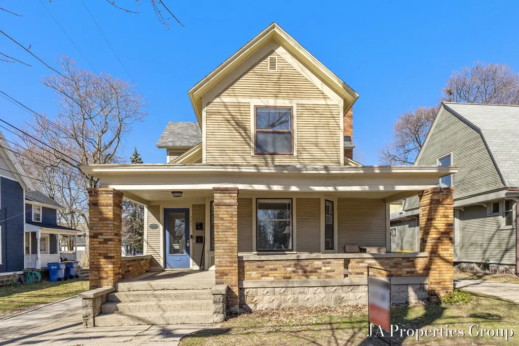 921 Fairmount Street SE Grand Rapids City MI 49506
