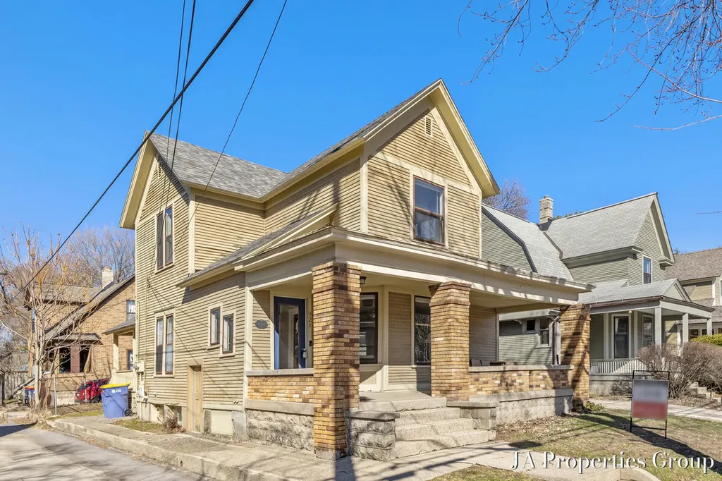 921 Fairmount Street SE Grand Rapids City MI 49506