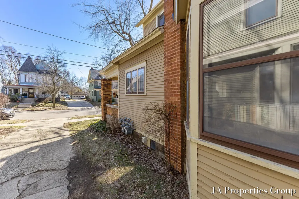 921 Fairmount Street SE Grand Rapids City MI 49506