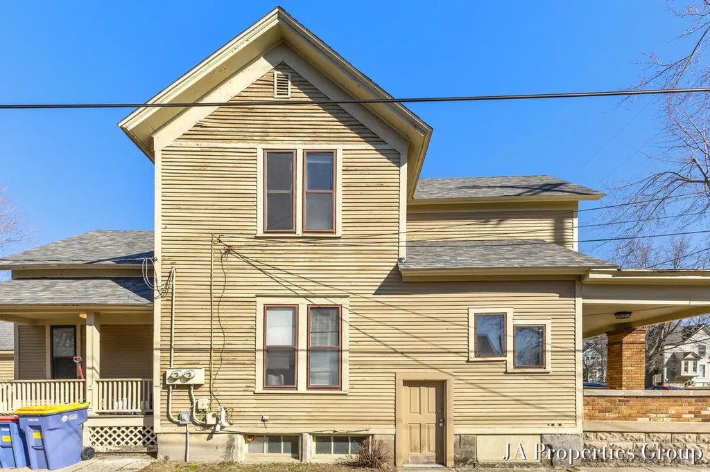 921 Fairmount Street SE Grand Rapids City MI 49506