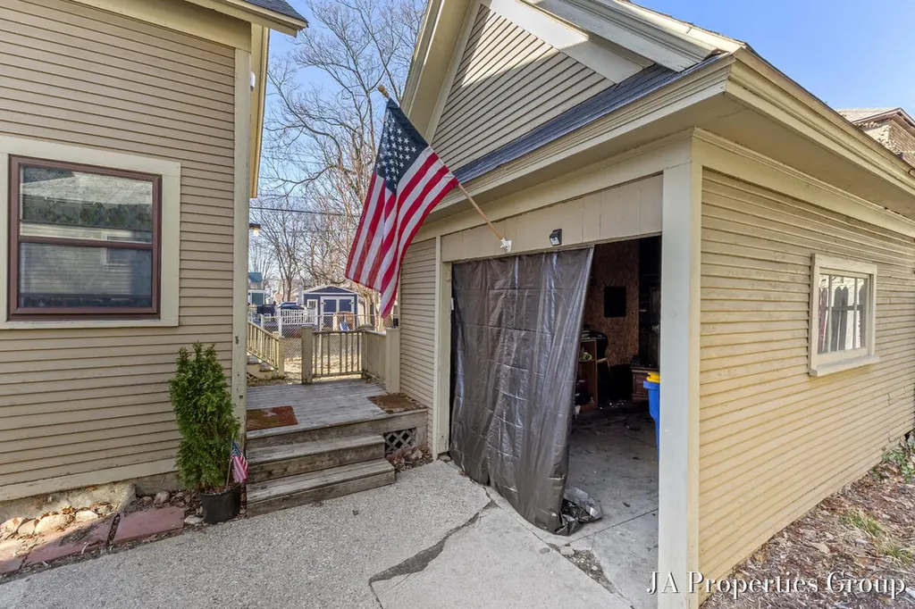 921 Fairmount Street SE Grand Rapids City MI 49506
