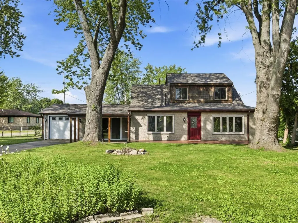 124 Roselawn Street Algonac City MI 48001