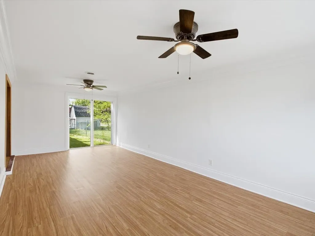 124 Roselawn Street Algonac City MI 48001