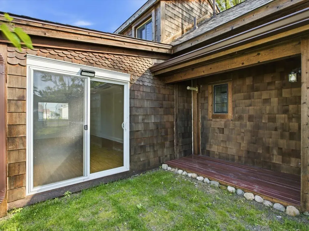124 Roselawn Street Algonac City MI 48001