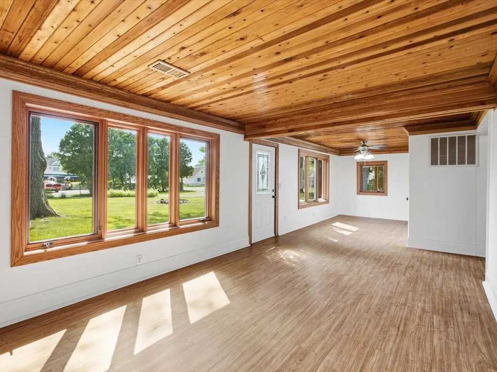 124 Roselawn Street Algonac City MI 48001