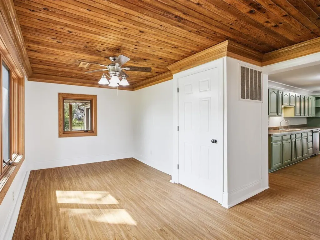 124 Roselawn Street Algonac City MI 48001