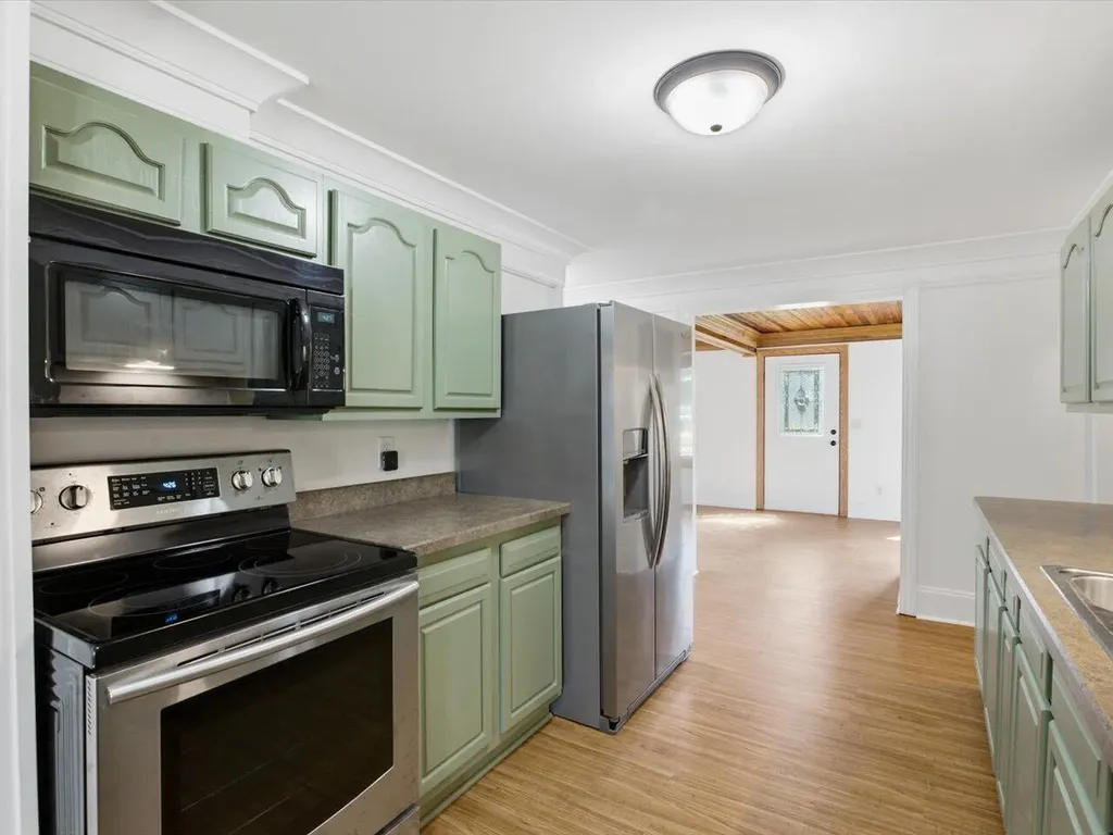 124 Roselawn Street Algonac City MI 48001