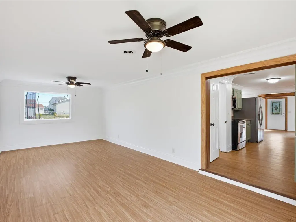 124 Roselawn Street Algonac City MI 48001