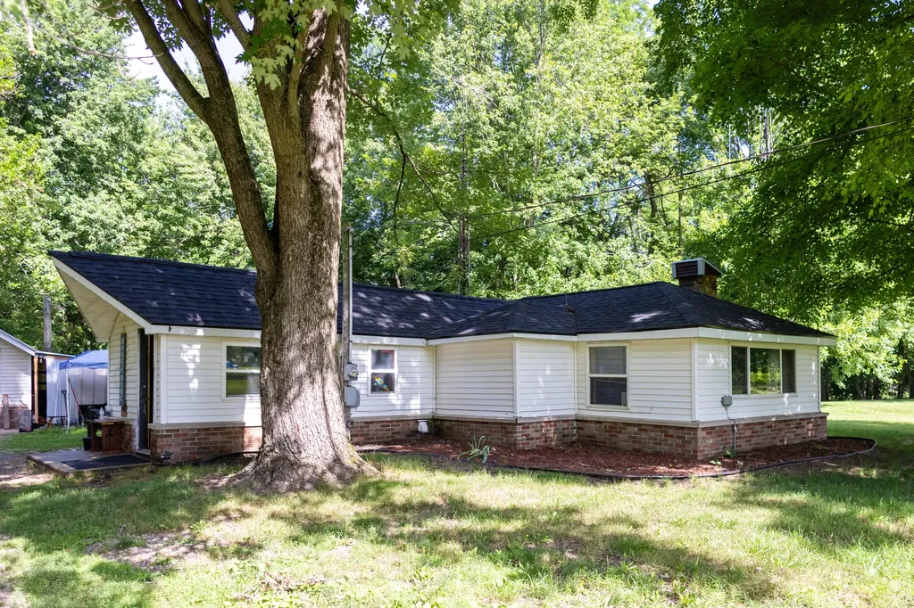 51310 Shorts Road Leonidas Township MI 49066