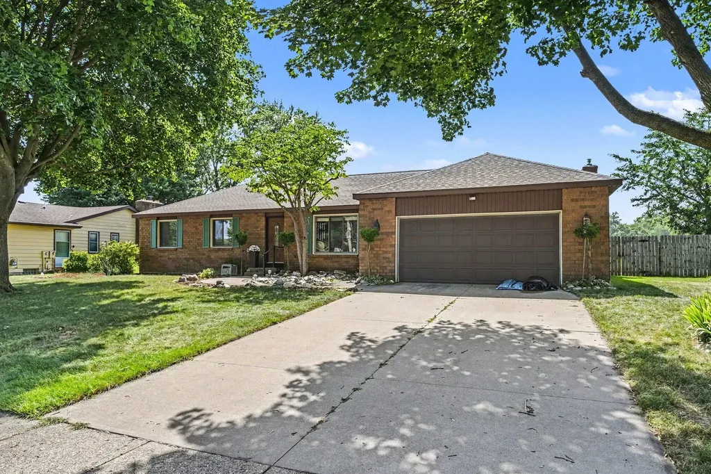 3893 Granada Court NW Walker City MI 49534