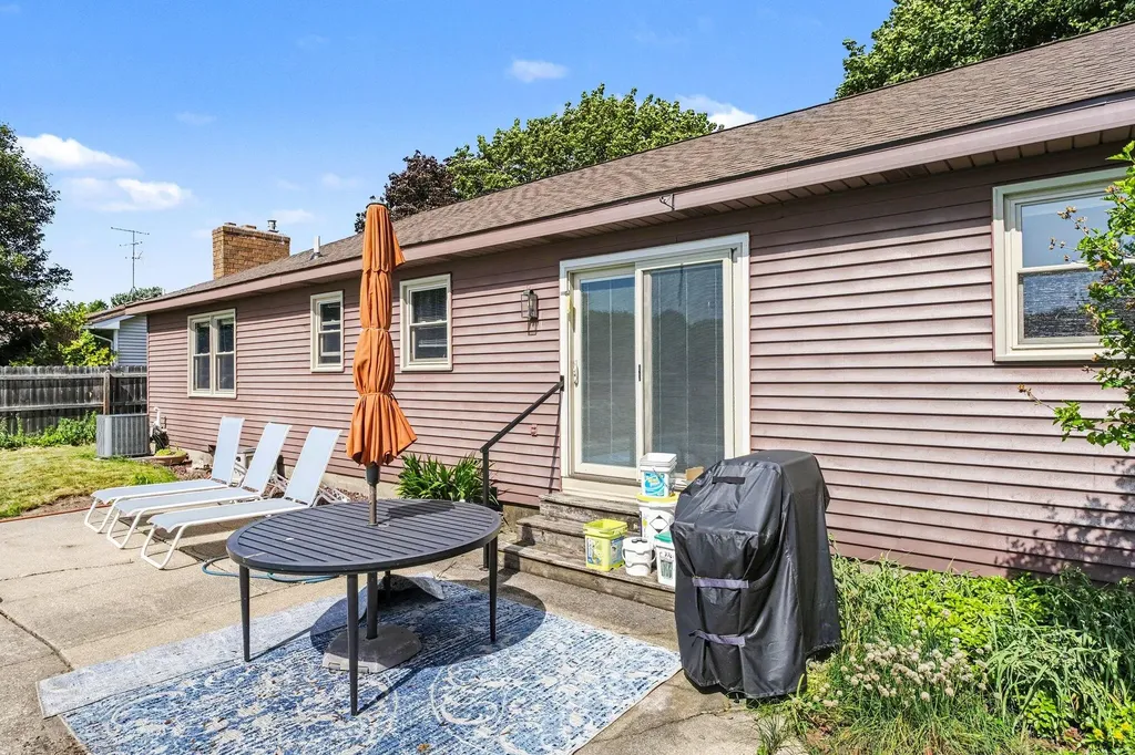 3893 Granada Court NW Walker City MI 49534